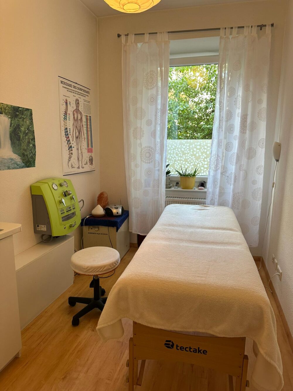 Behandlungsraum für Colon-Hydro-Therapie im Heilzentrum Helios Nürnberg